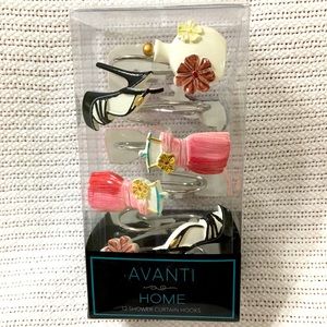 Avanti shower hooks